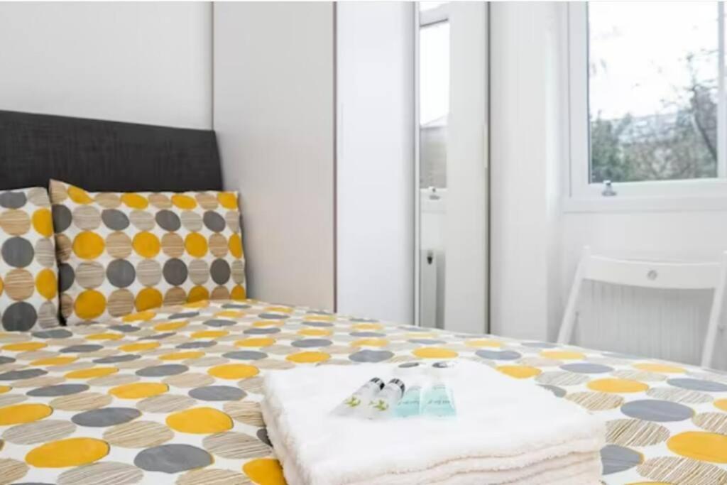 Boutique Modern Hotel Room For Two Near Tube And Bus Stations Londres Exterior foto