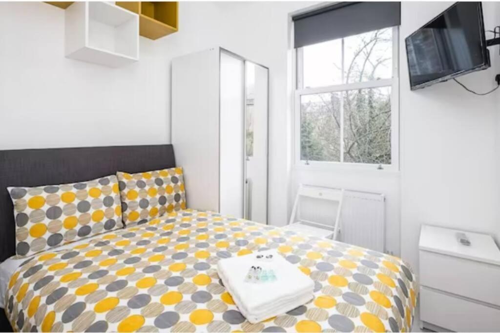 Boutique Modern Hotel Room For Two Near Tube And Bus Stations Londres Exterior foto
