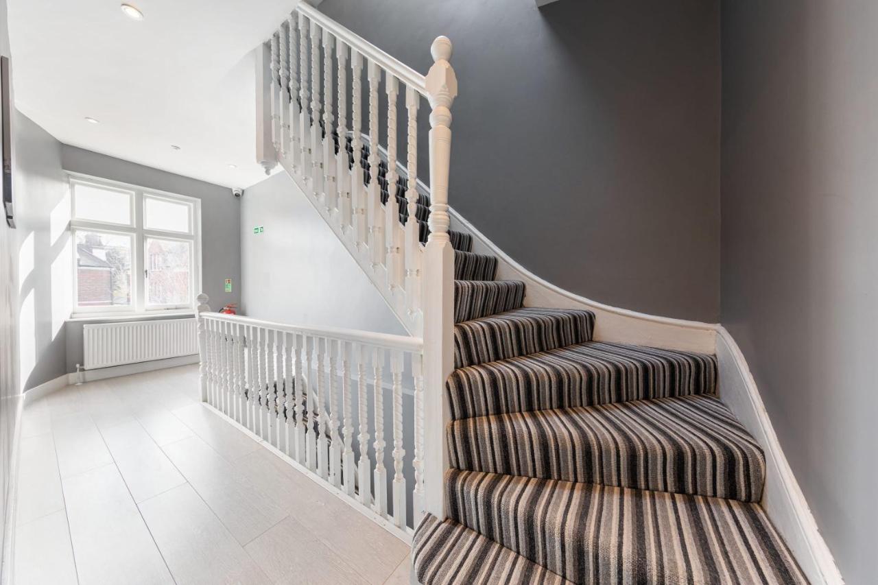Boutique Modern Hotel Room For Two Near Tube And Bus Stations Londres Exterior foto